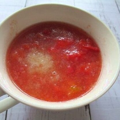 ほとんどトマトですがお野菜のスープでダイエット出きるかも～(*´Д｀)　玉ねぎ氷も入れてみました。　トマトの酸味がスッキリ美味しかったです＾＾*